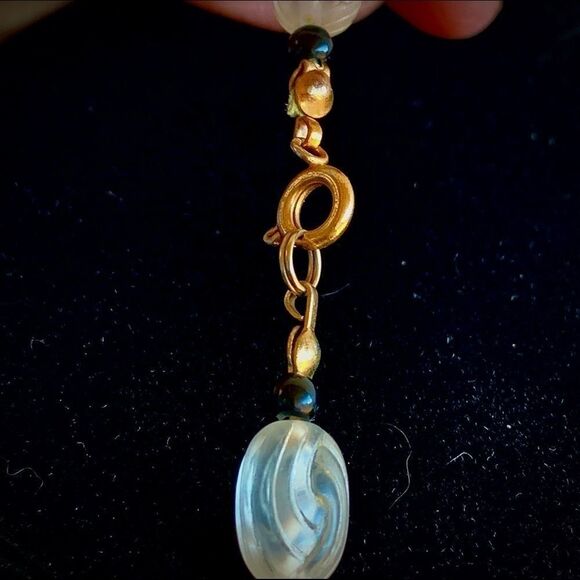 Art Deco matte lucite black beaded necklace - Picture 9 of 9